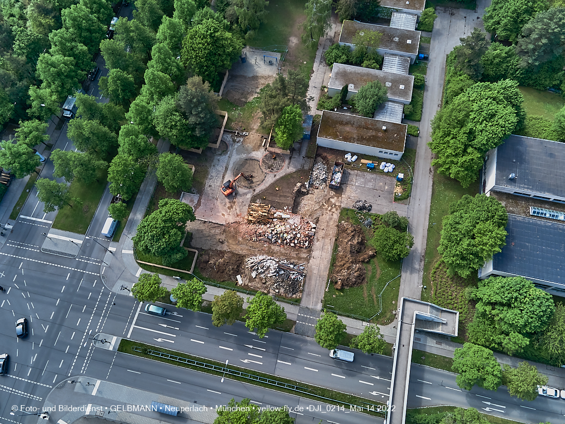 14.05.2022 - Luftbilder von der Baustelle Haus für Kinder in Neuperlach